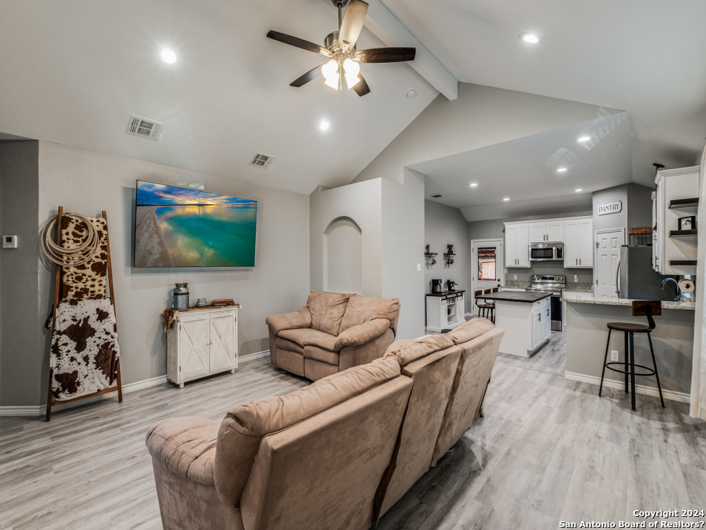 636 Skyline Dr