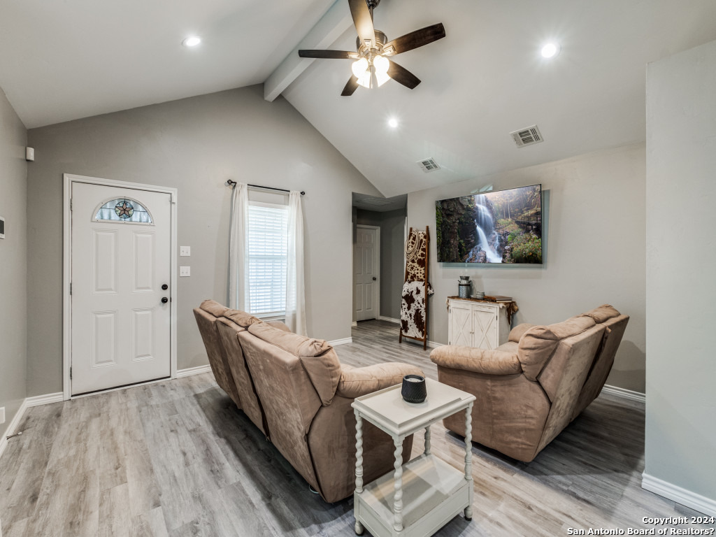 636 Skyline Dr