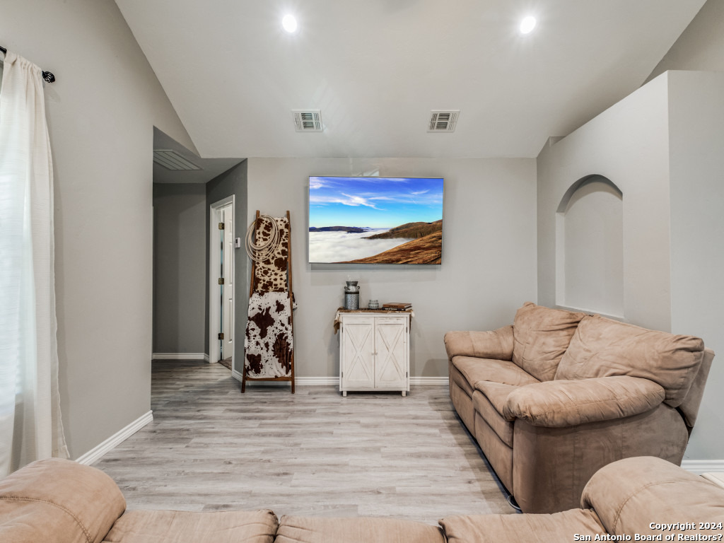 636 Skyline Dr