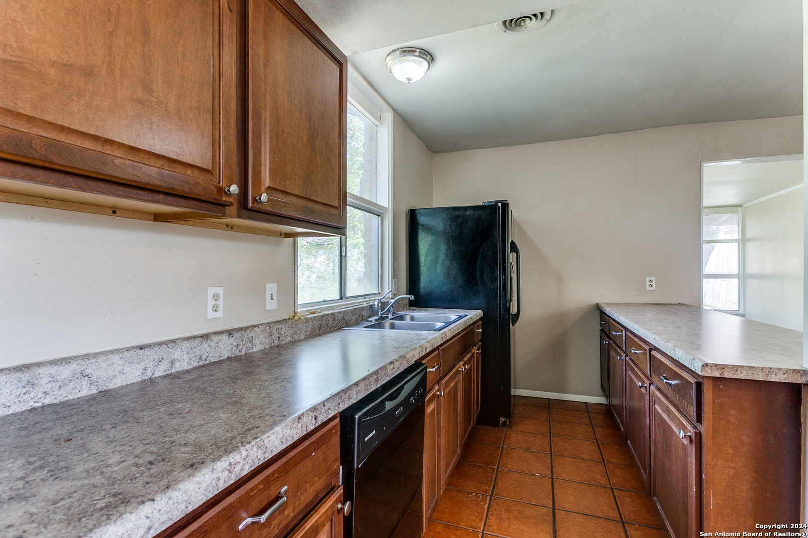 4411 EISENHAUER RD