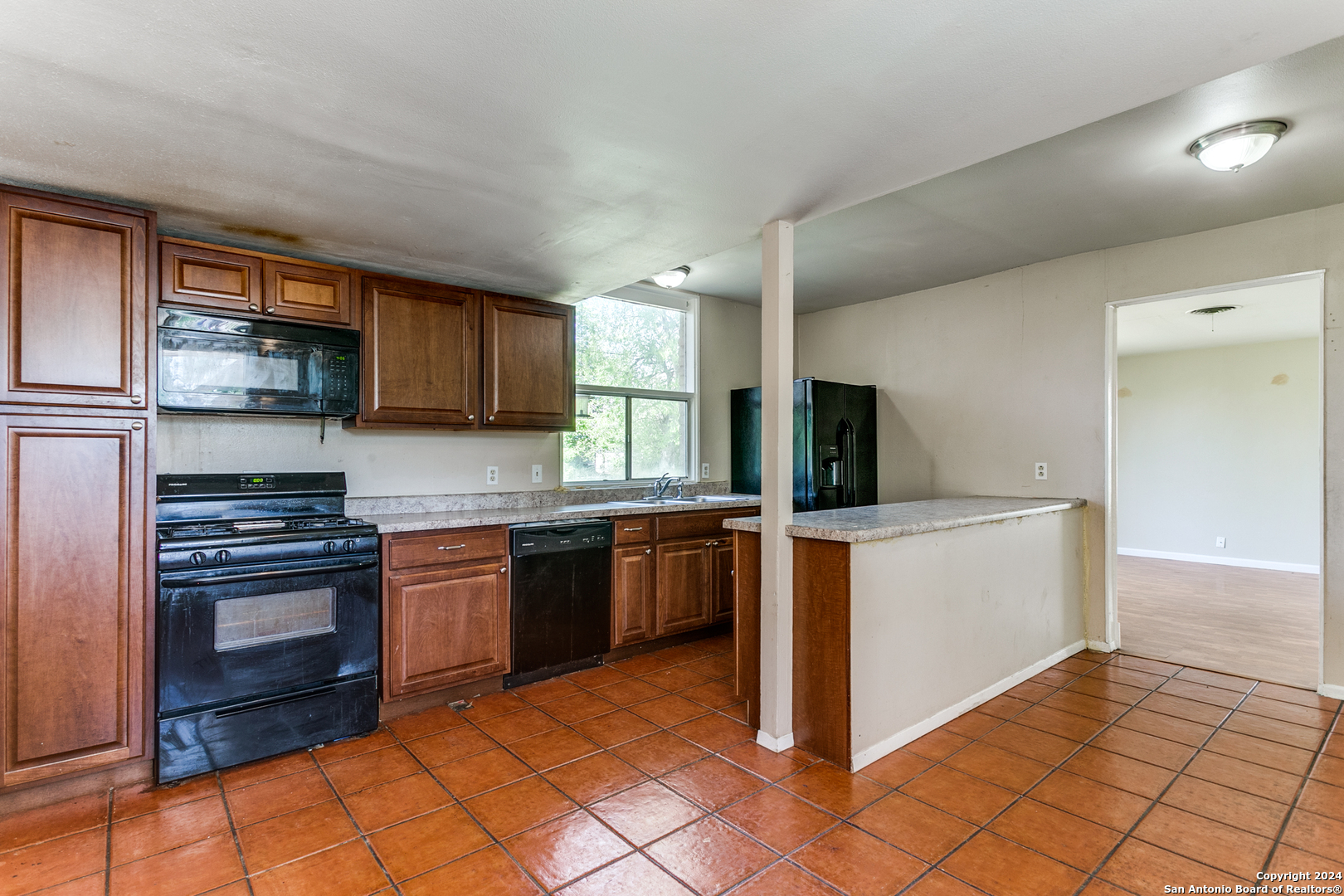 4411 EISENHAUER RD