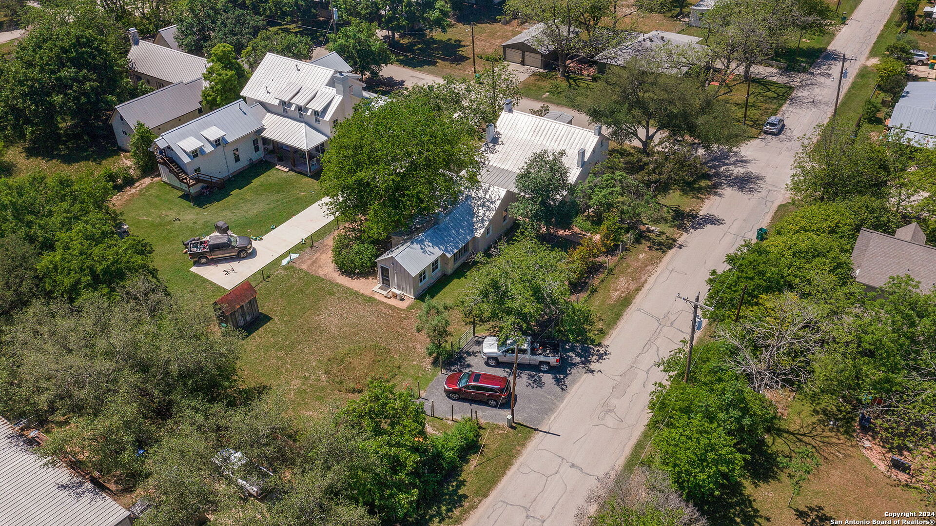 402 HOUSTON ST
