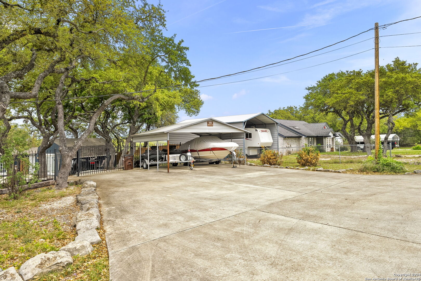 1060 SUMMIT RD