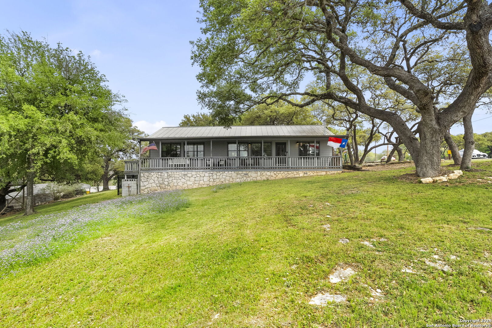 1060 SUMMIT RD
