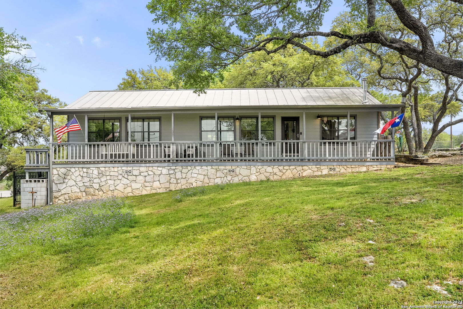 1060 SUMMIT RD