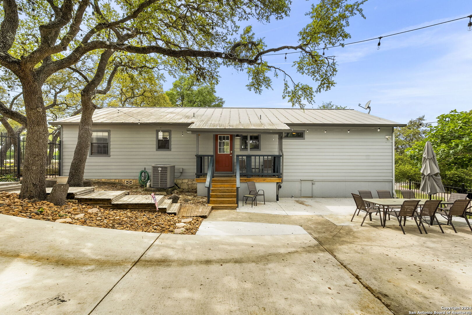 1060 SUMMIT RD