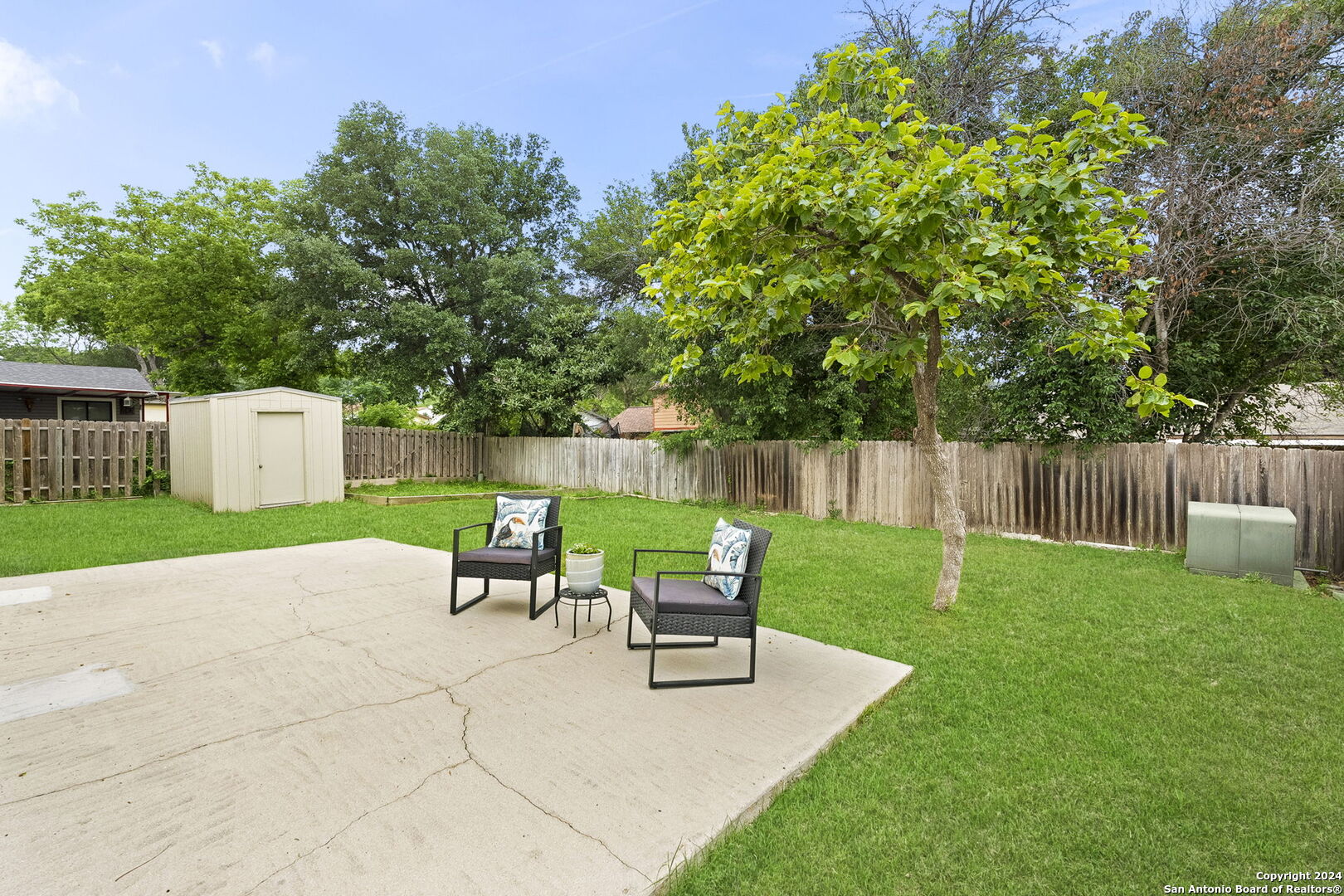 5215 Hacienda Dr