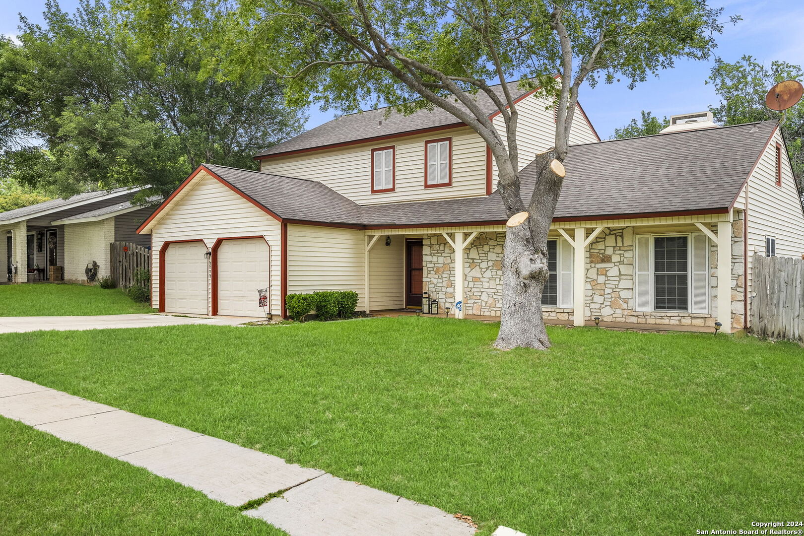 5215 Hacienda Dr