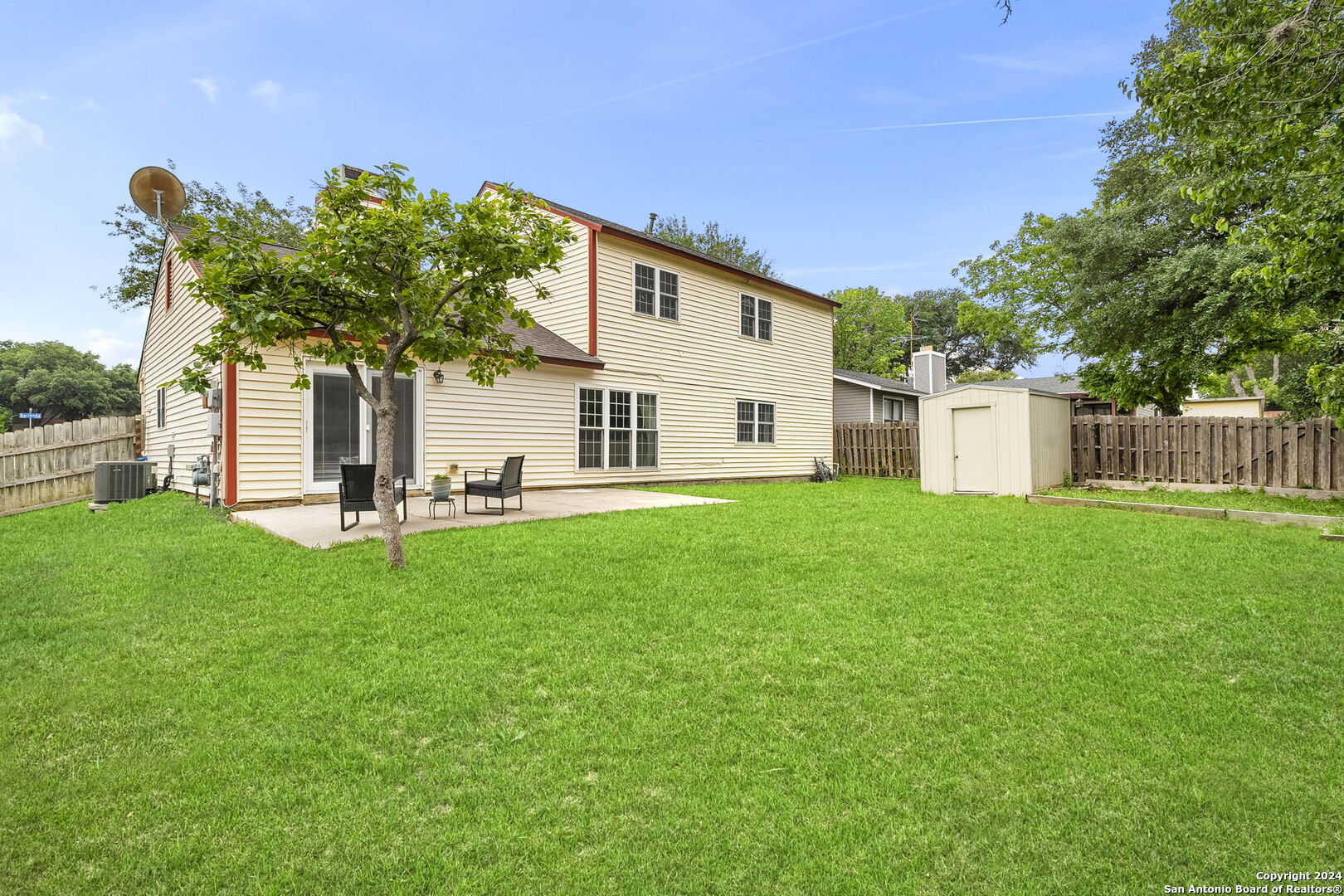 5215 Hacienda Dr