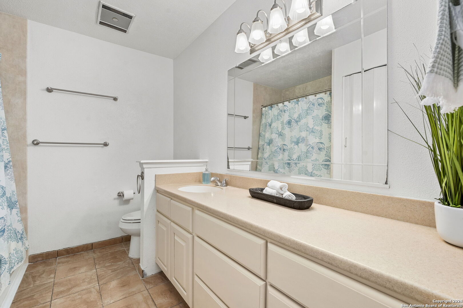 5215 Hacienda Dr