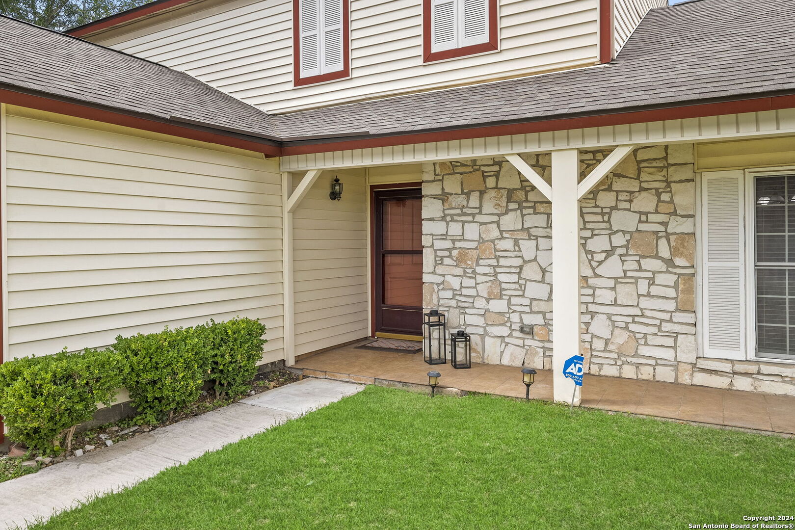 5215 Hacienda Dr