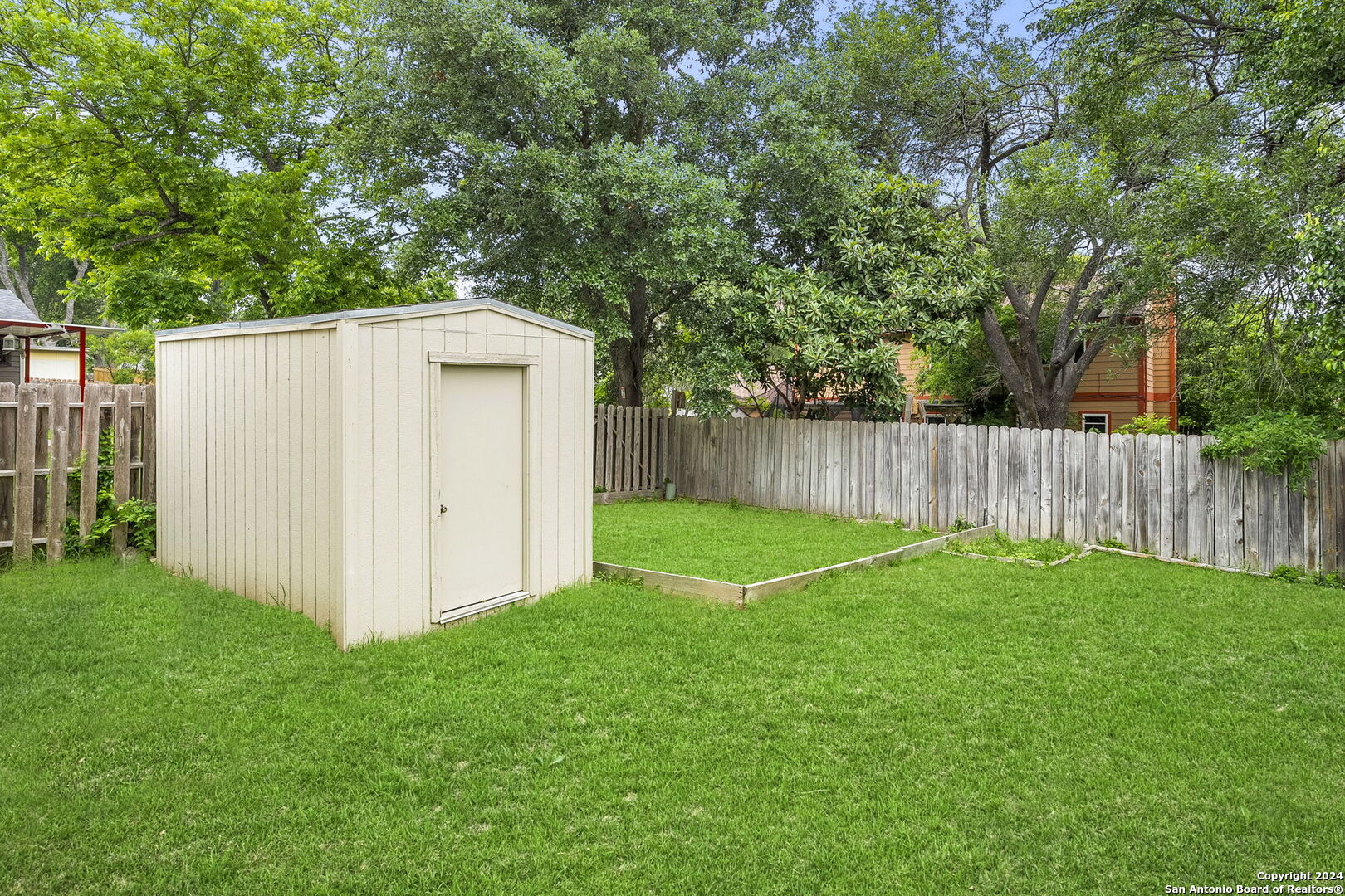 5215 Hacienda Dr