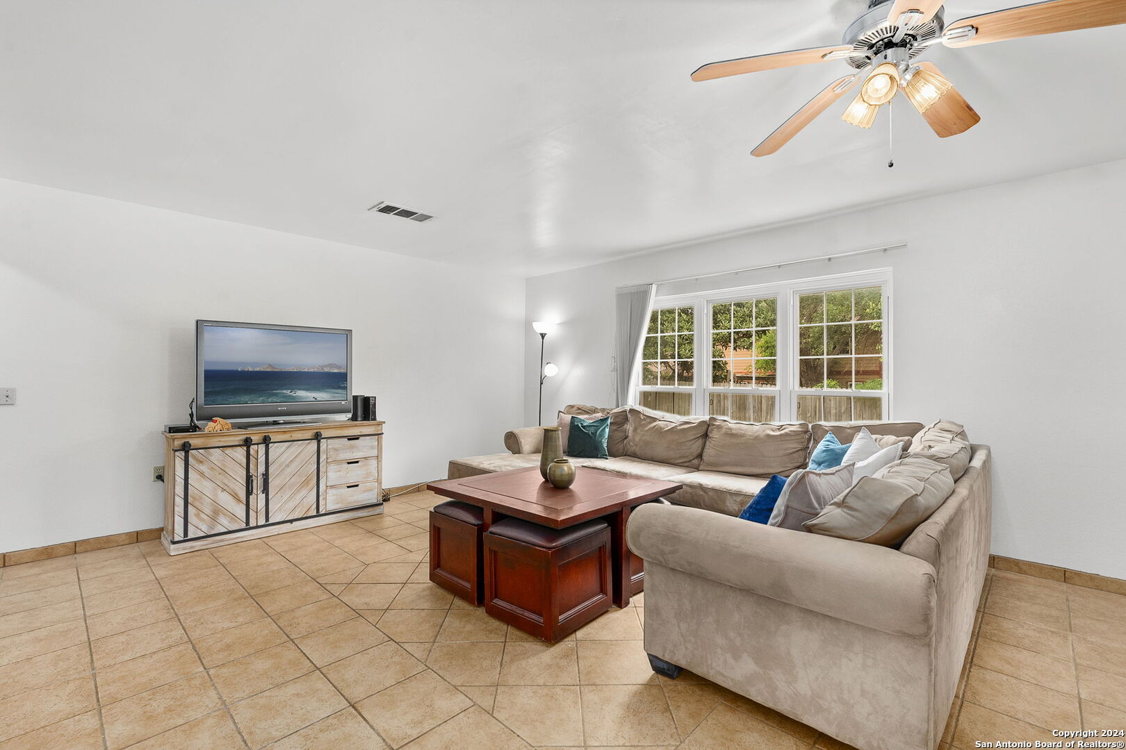 5215 Hacienda Dr