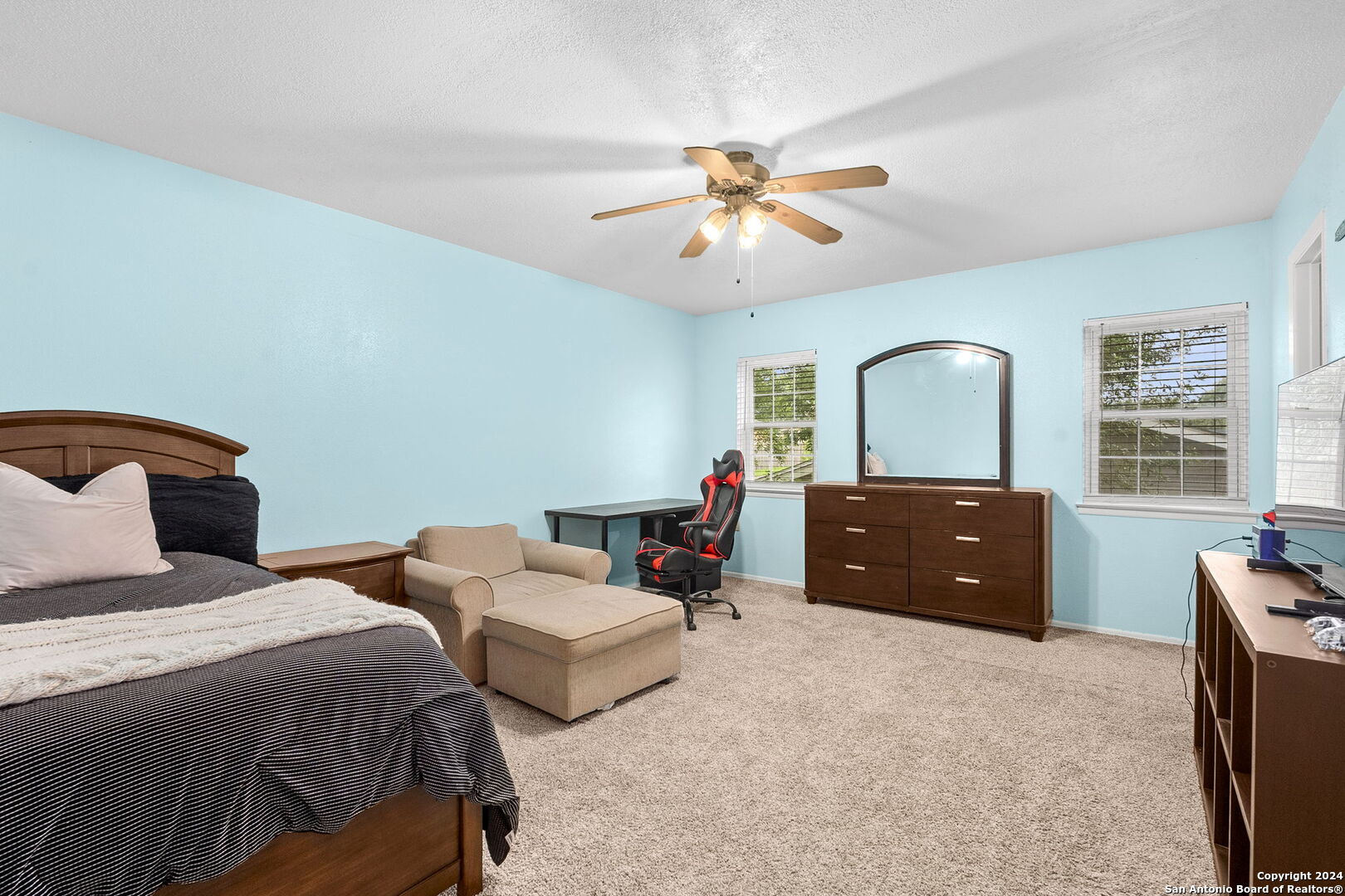 5215 Hacienda Dr