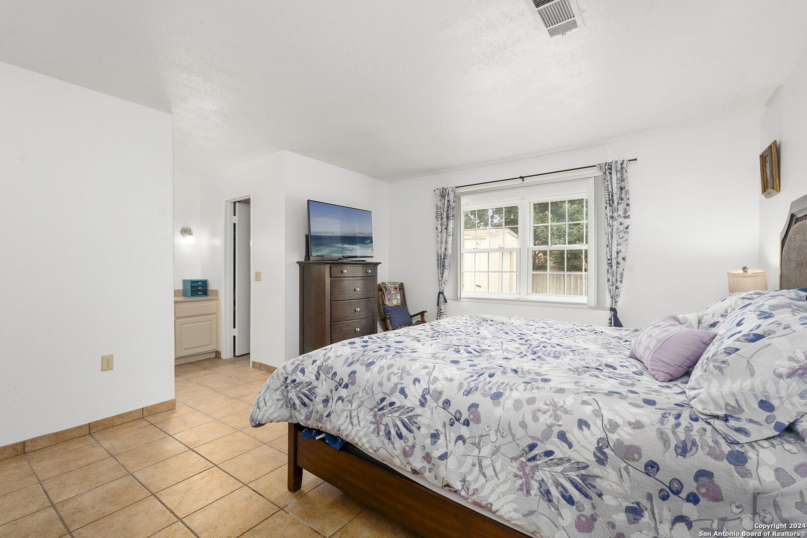 5215 Hacienda Dr