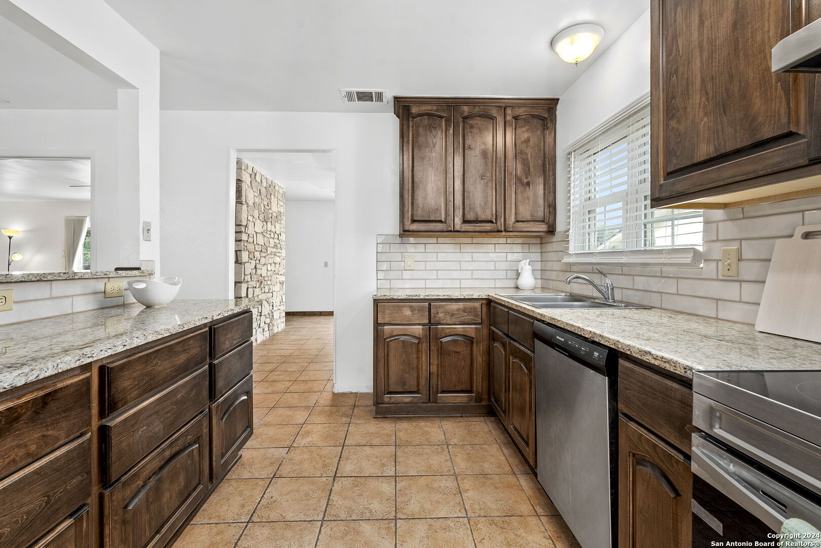 5215 Hacienda Dr