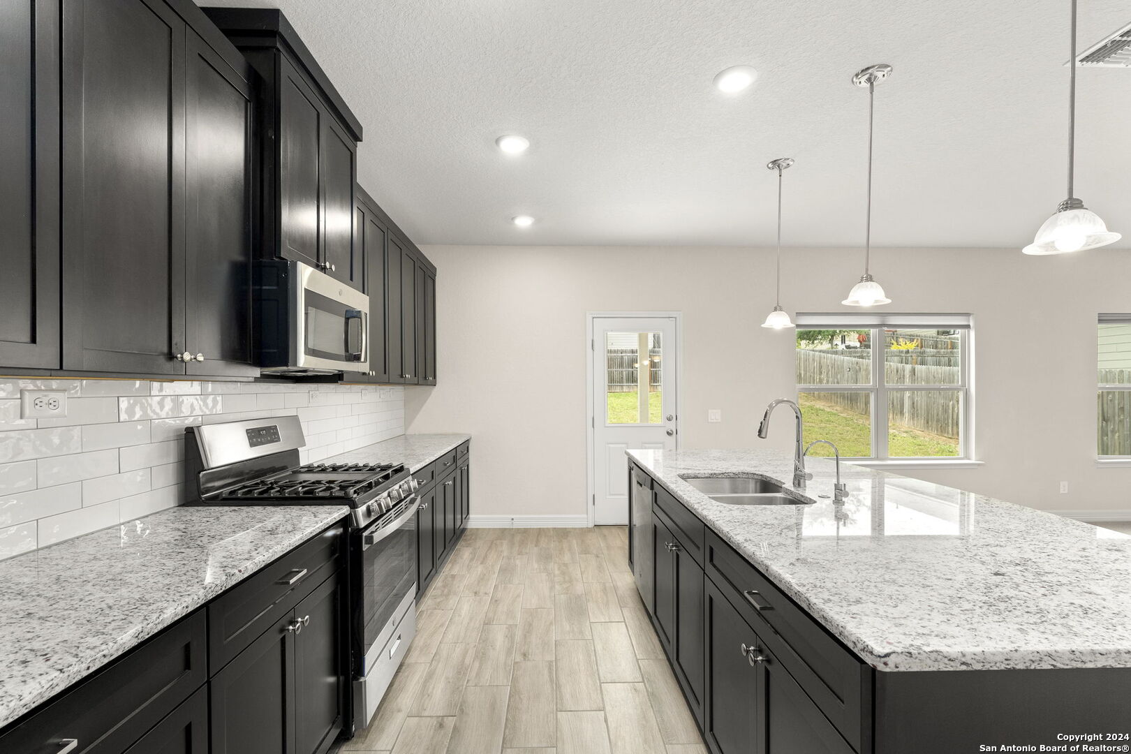10633 JASMINE BLUFF