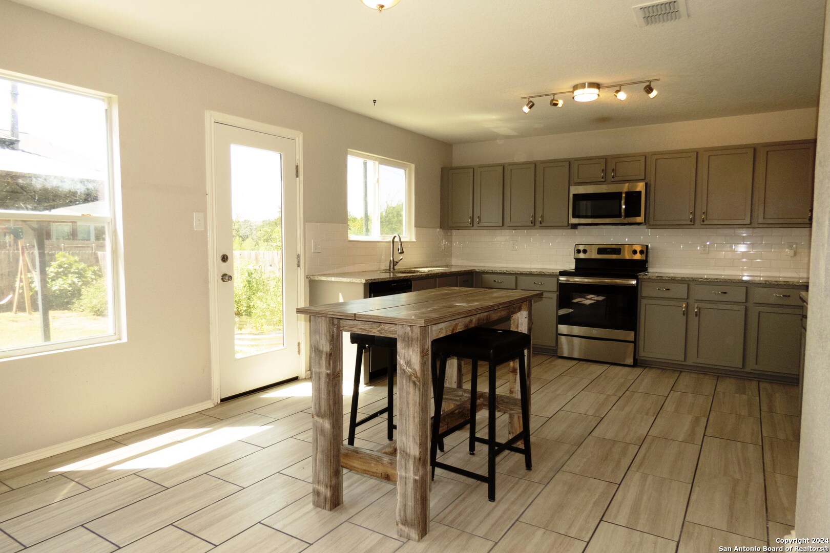 906 RUSTIC CACTUS