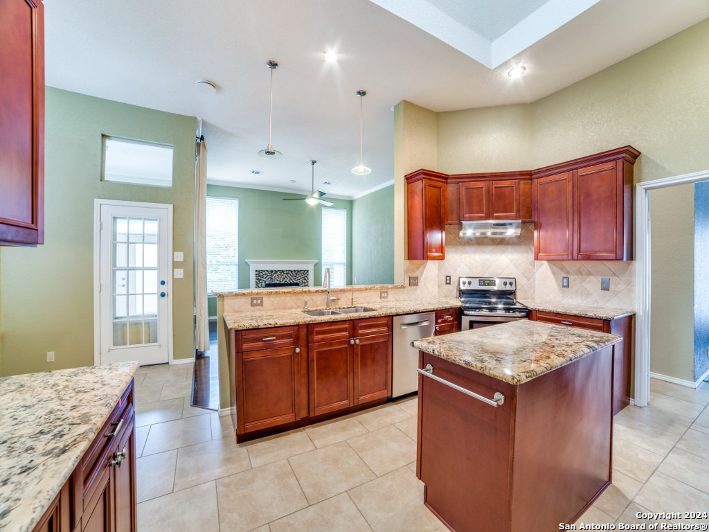 15106 STONETOWER DR