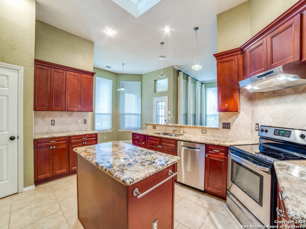 15106 STONETOWER DR