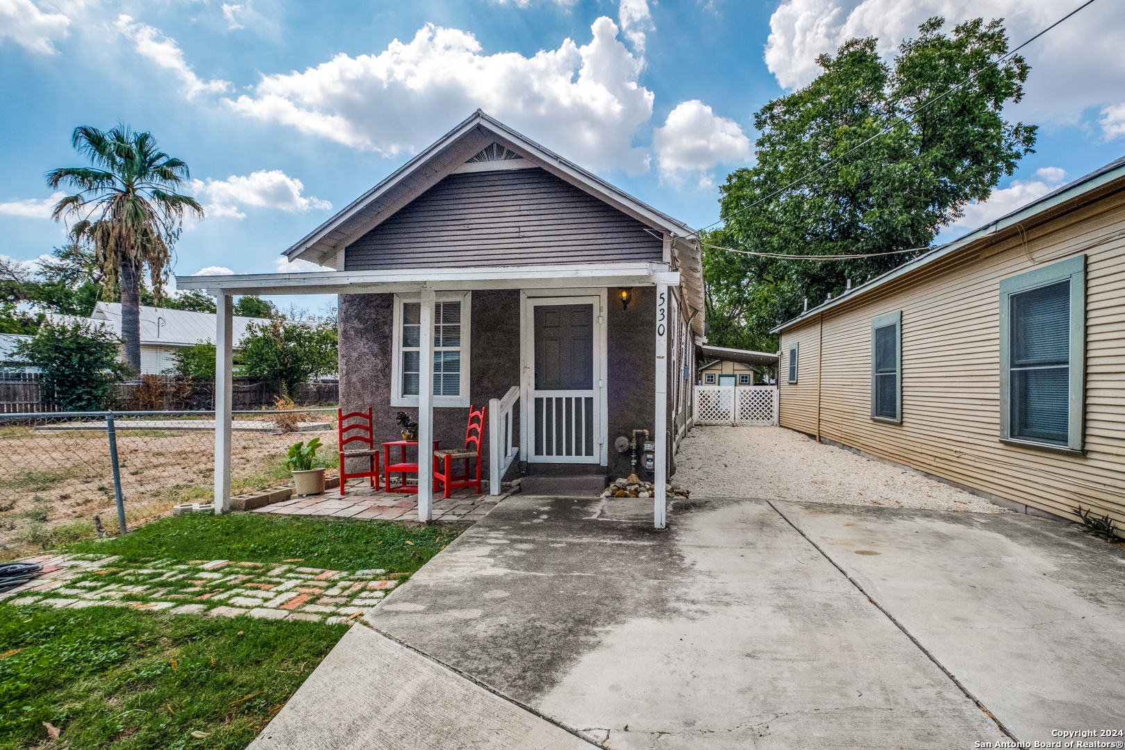 528 Leigh St