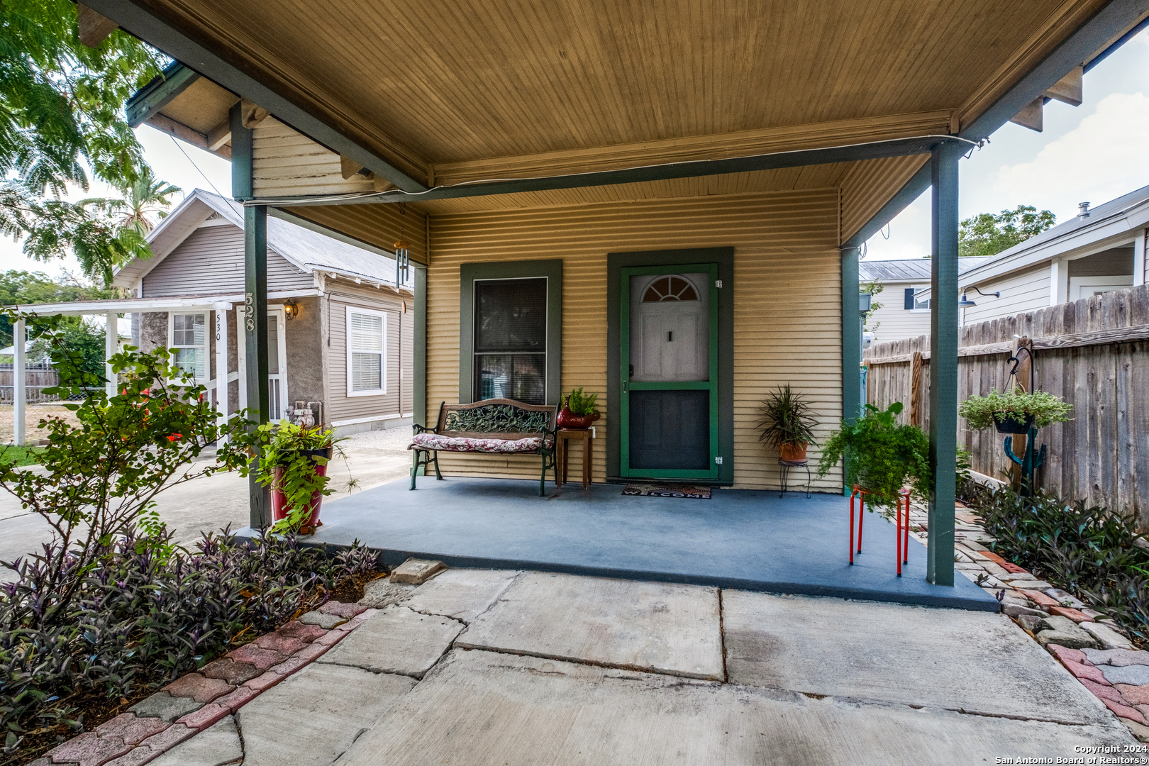 528 Leigh St