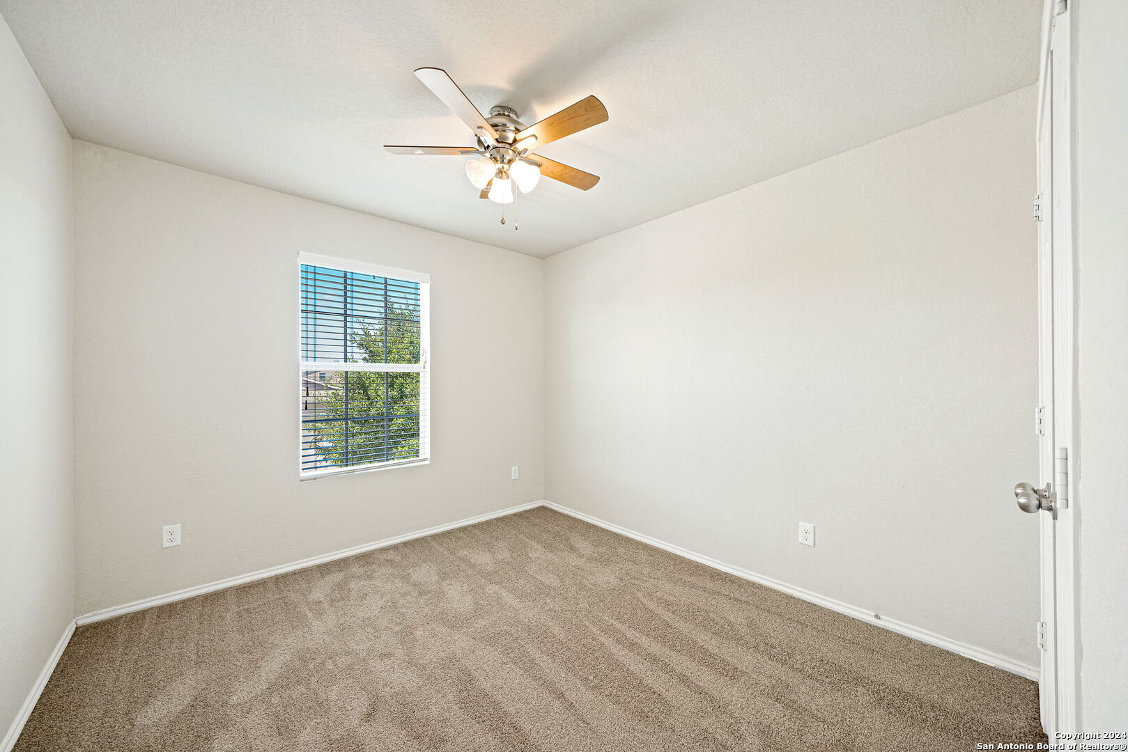 470 Walnut Crst