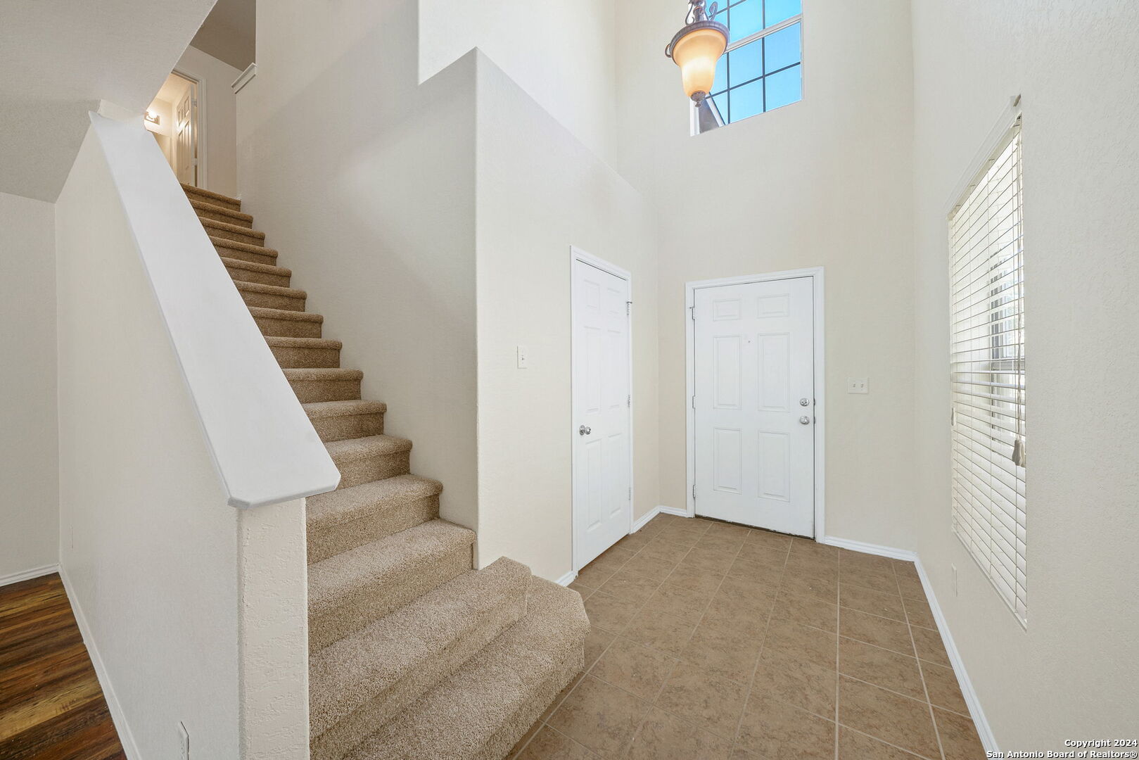 470 Walnut Crst