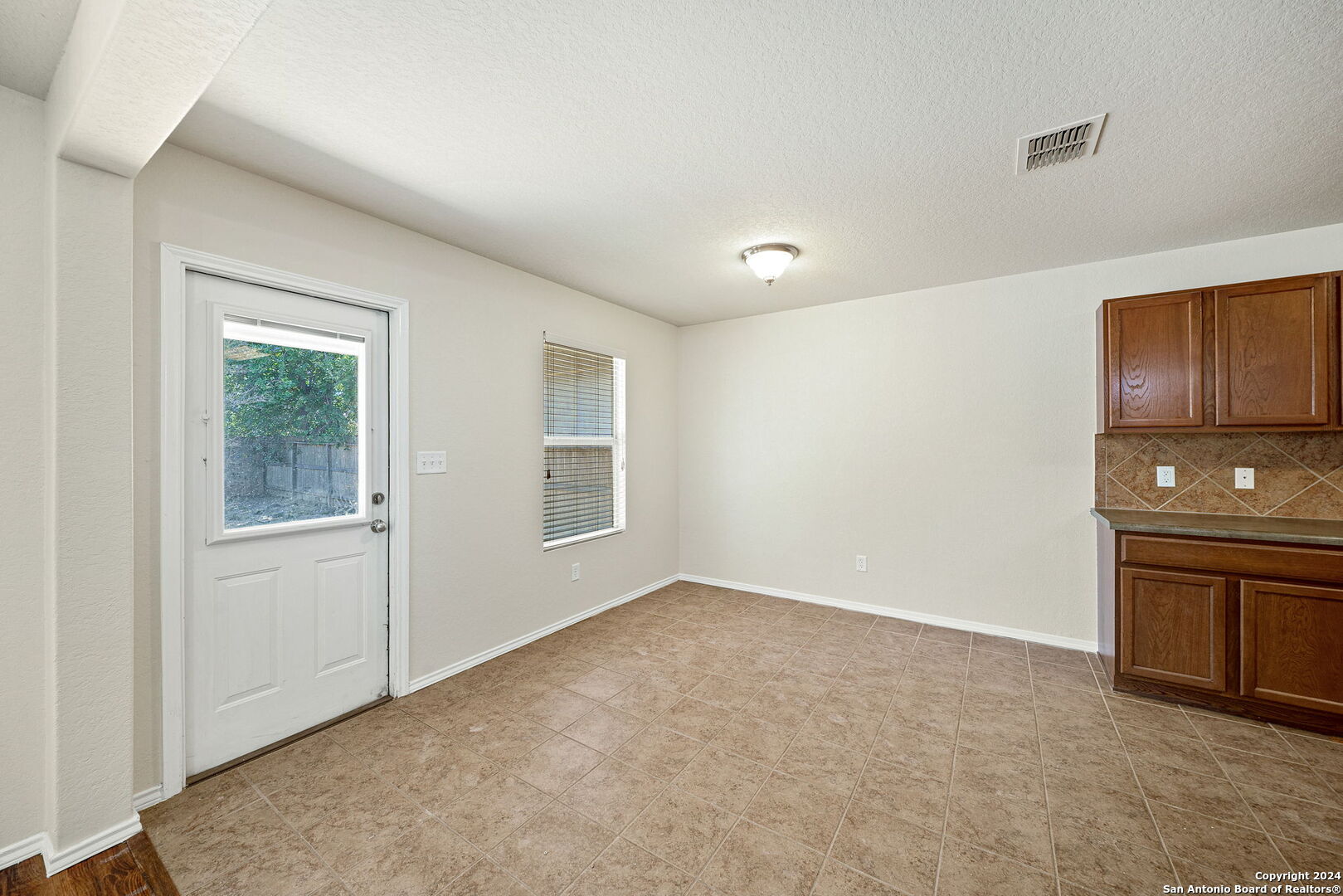 470 Walnut Crst