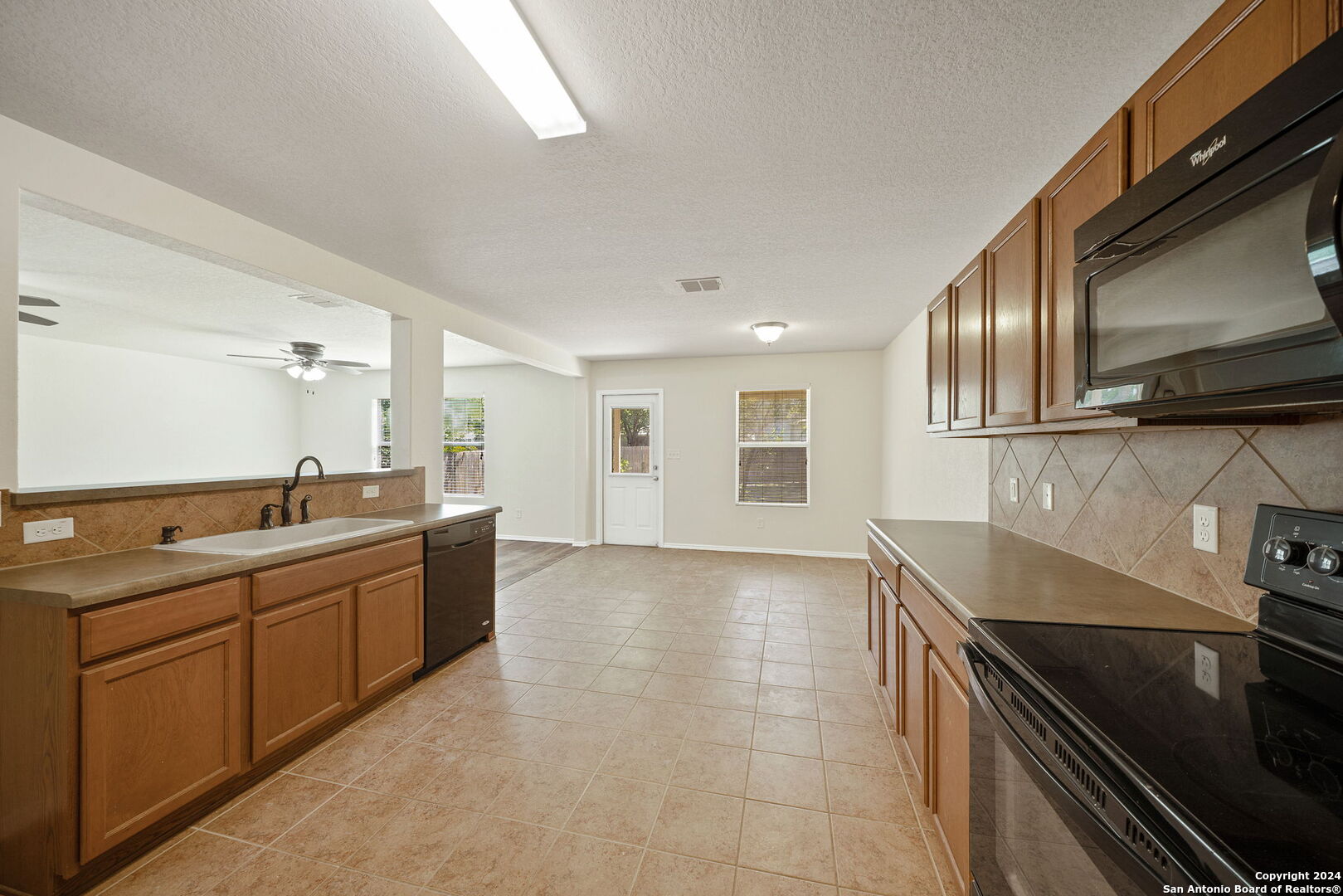 470 Walnut Crst