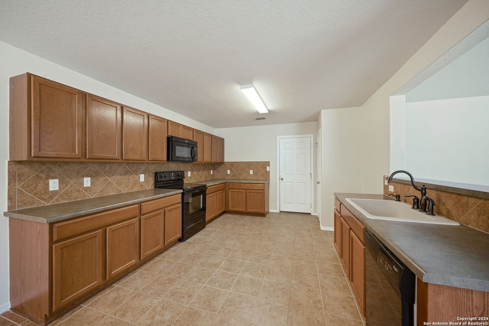 470 Walnut Crst