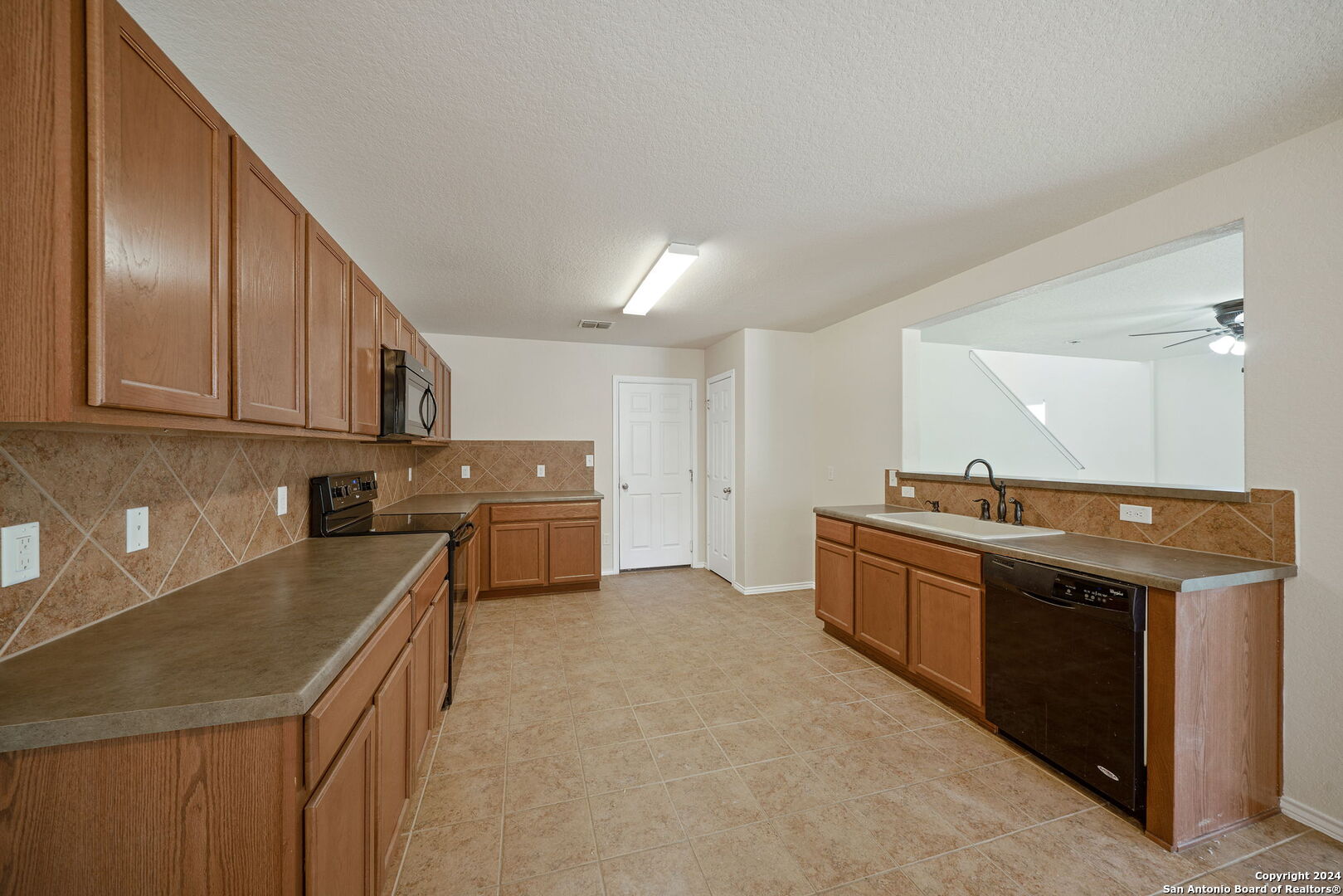 470 Walnut Crst