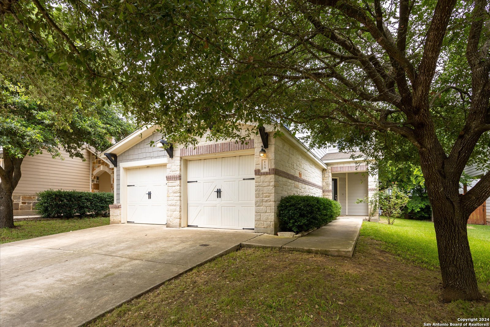 209 HORSE HILL