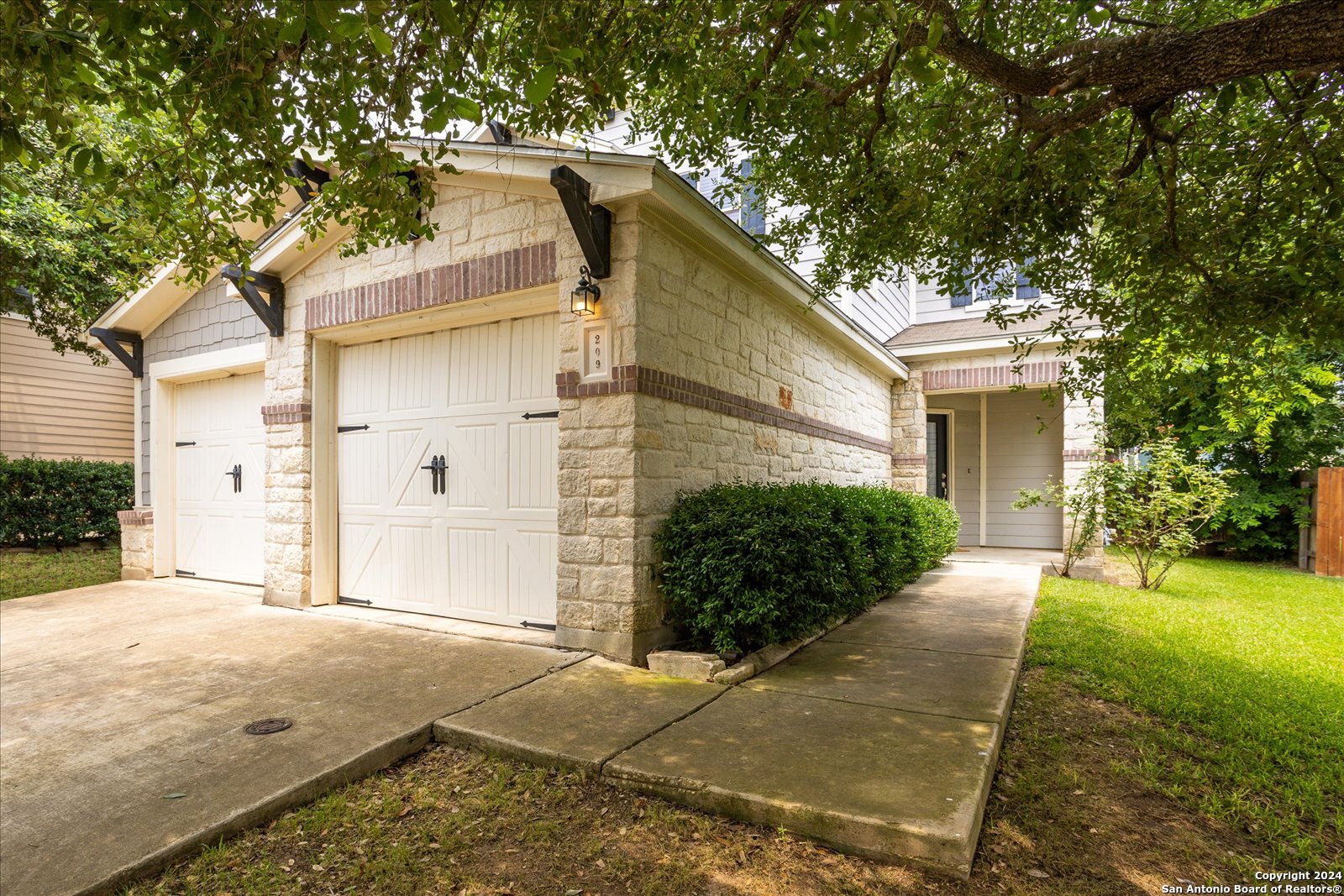 209 HORSE HILL