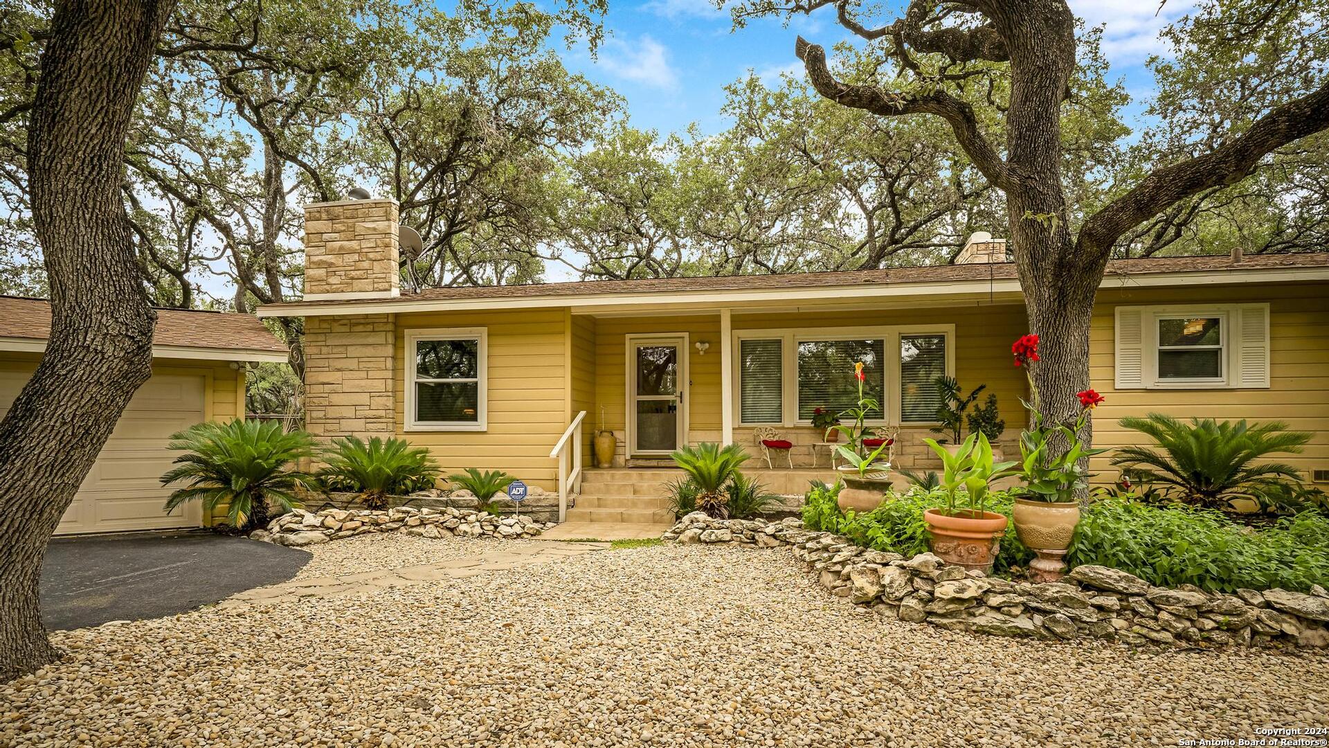 302 ZORNIA DR