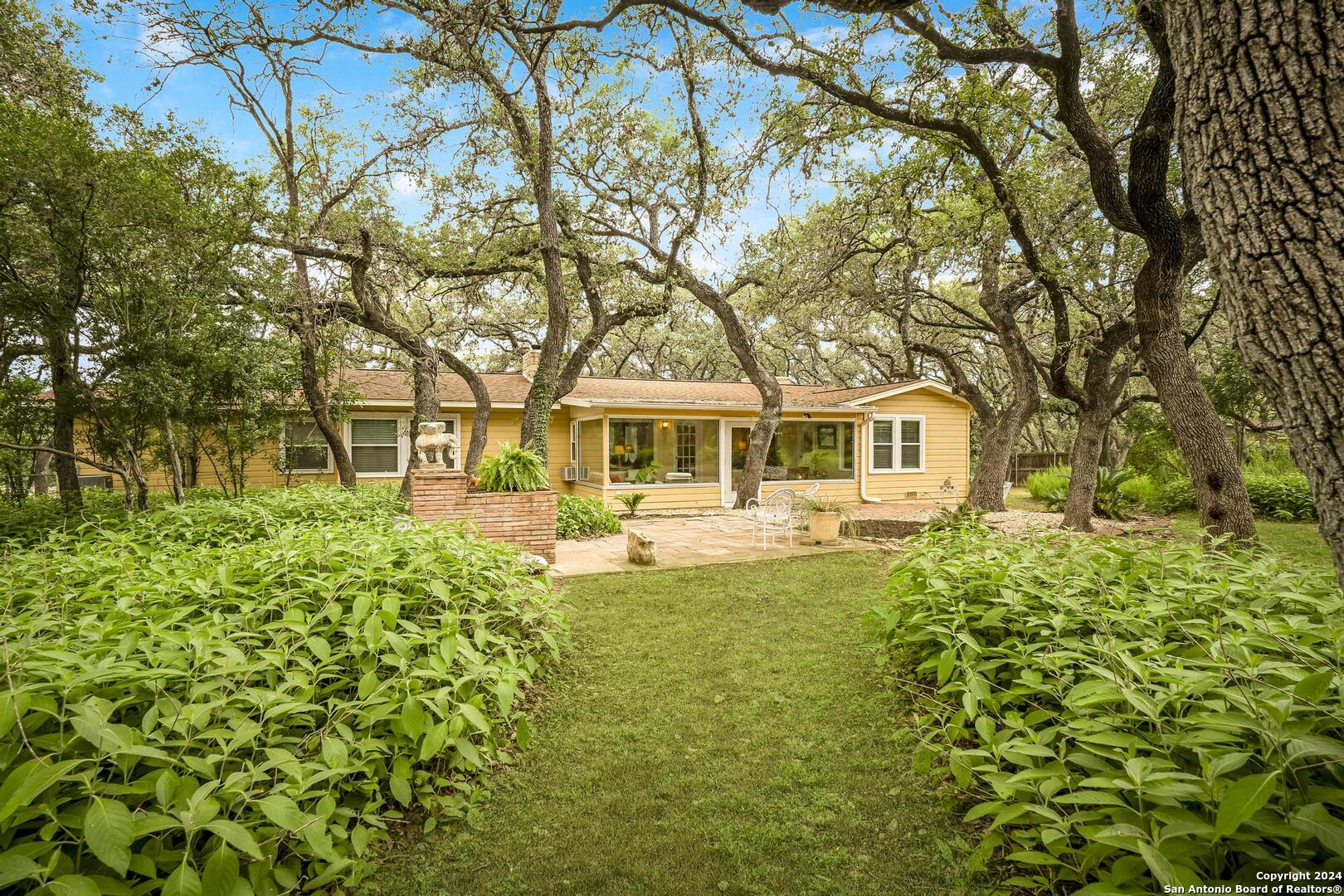 302 ZORNIA DR