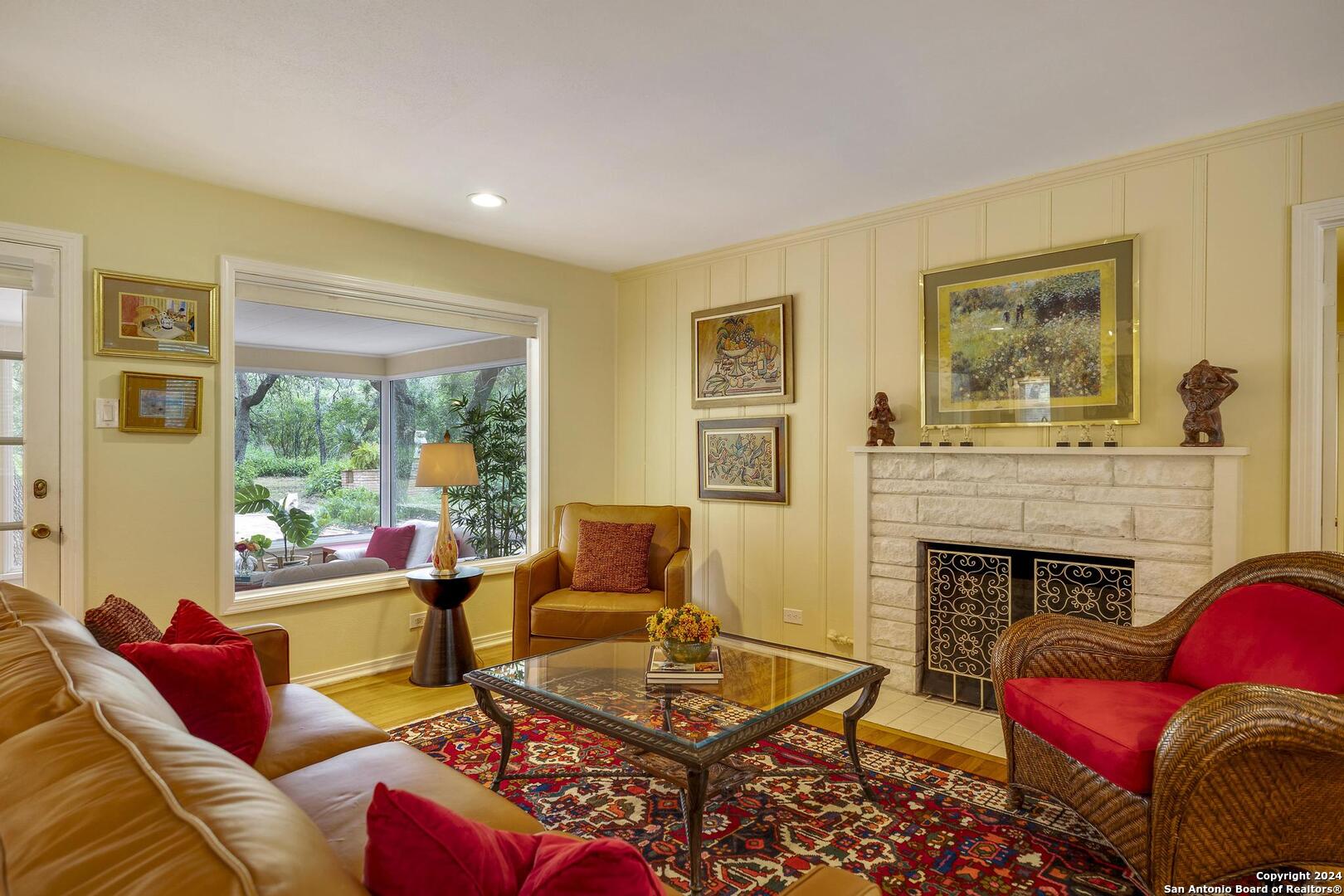 302 ZORNIA DR