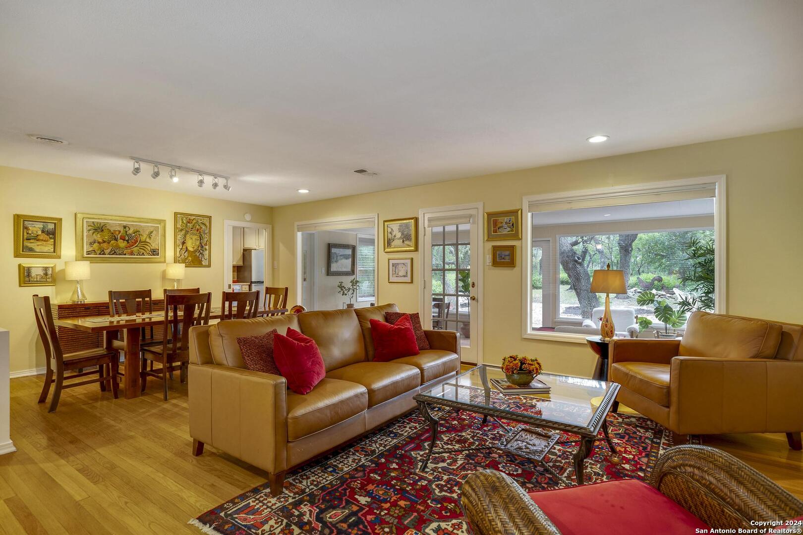 302 ZORNIA DR