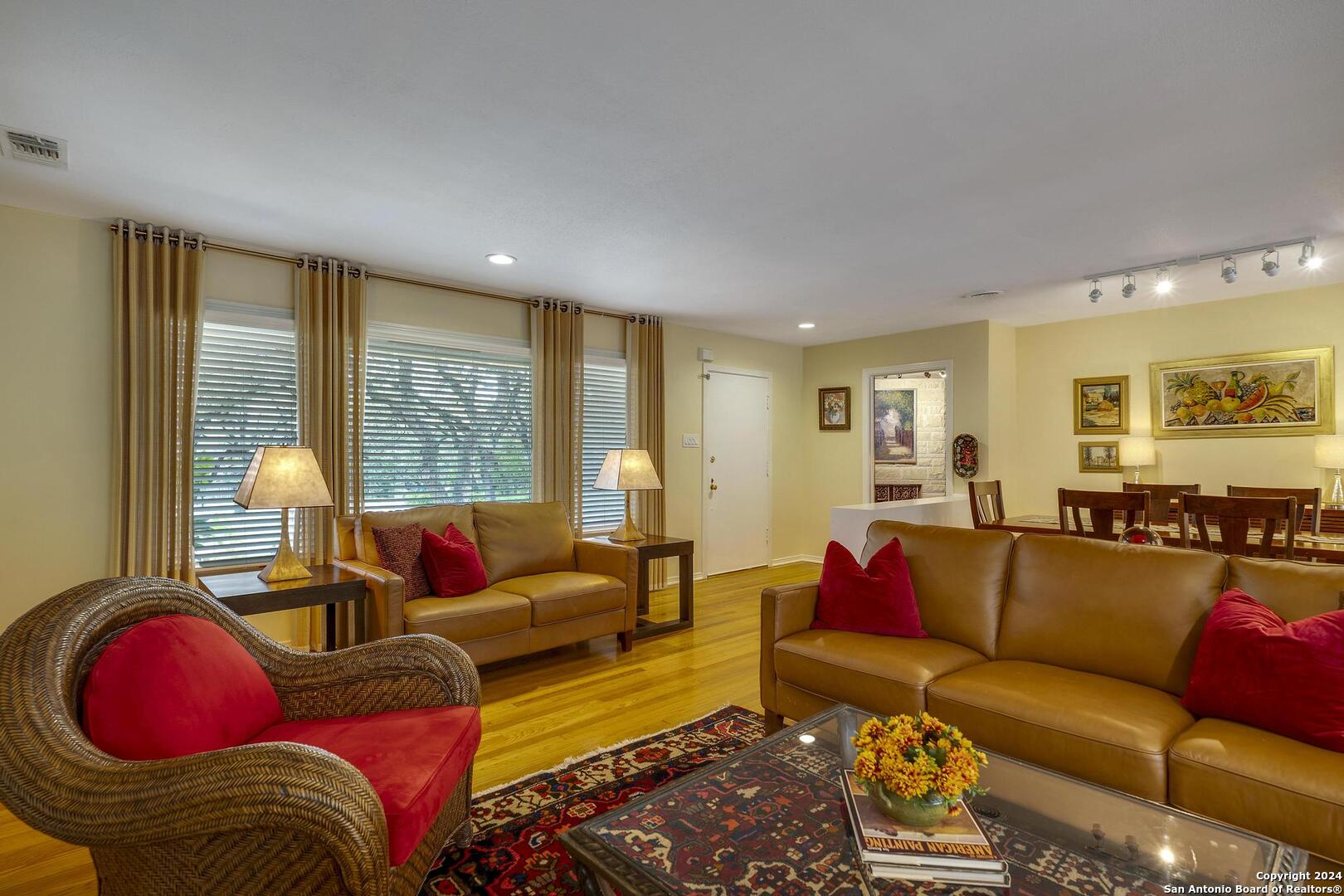 302 ZORNIA DR