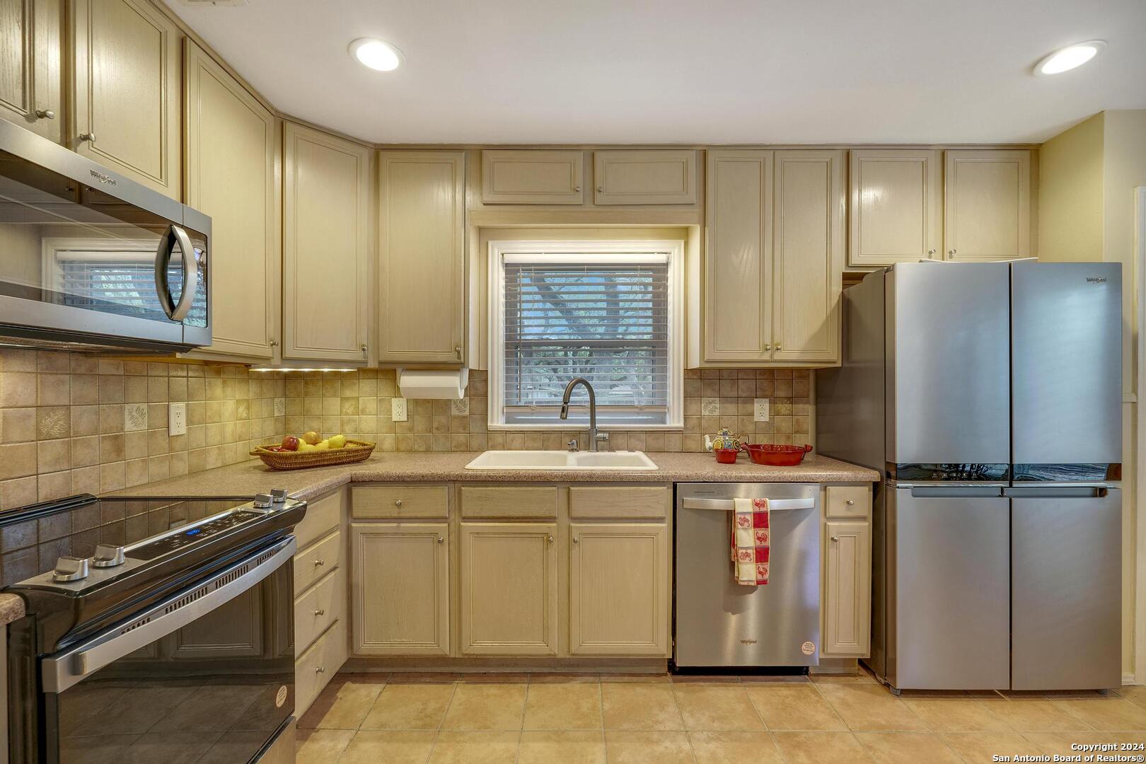 302 ZORNIA DR