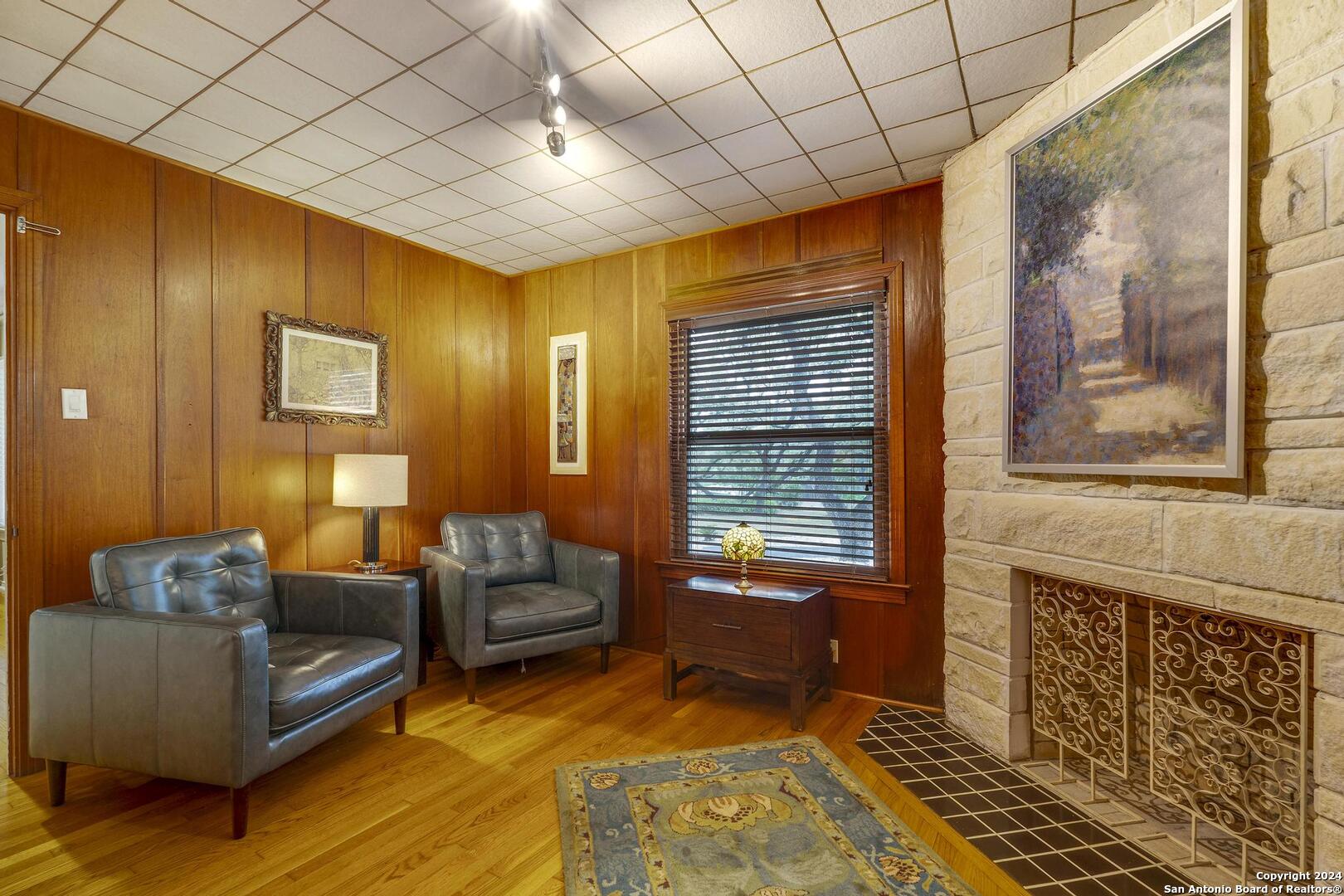 302 ZORNIA DR