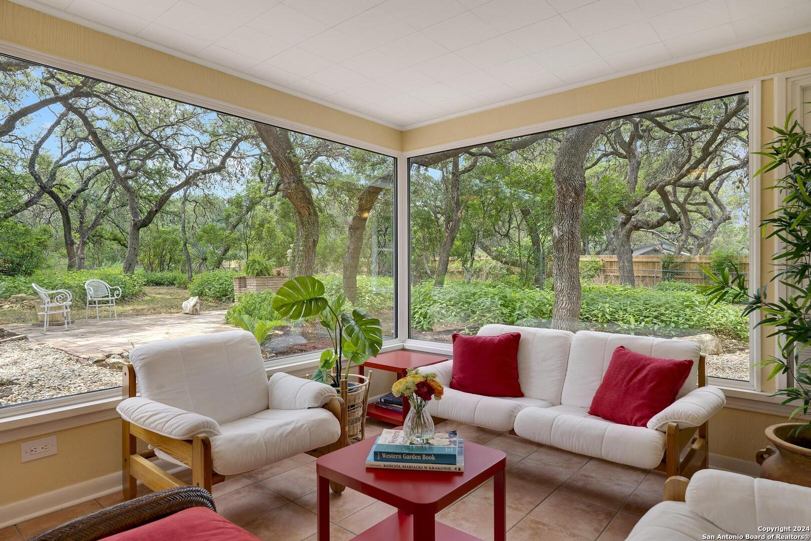 302 ZORNIA DR