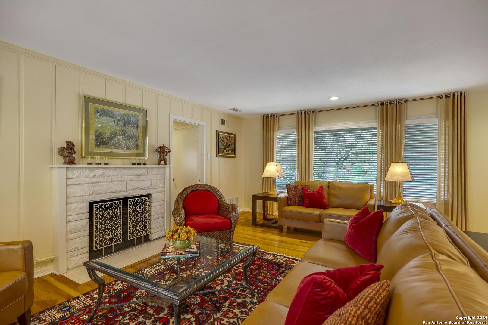 302 ZORNIA DR