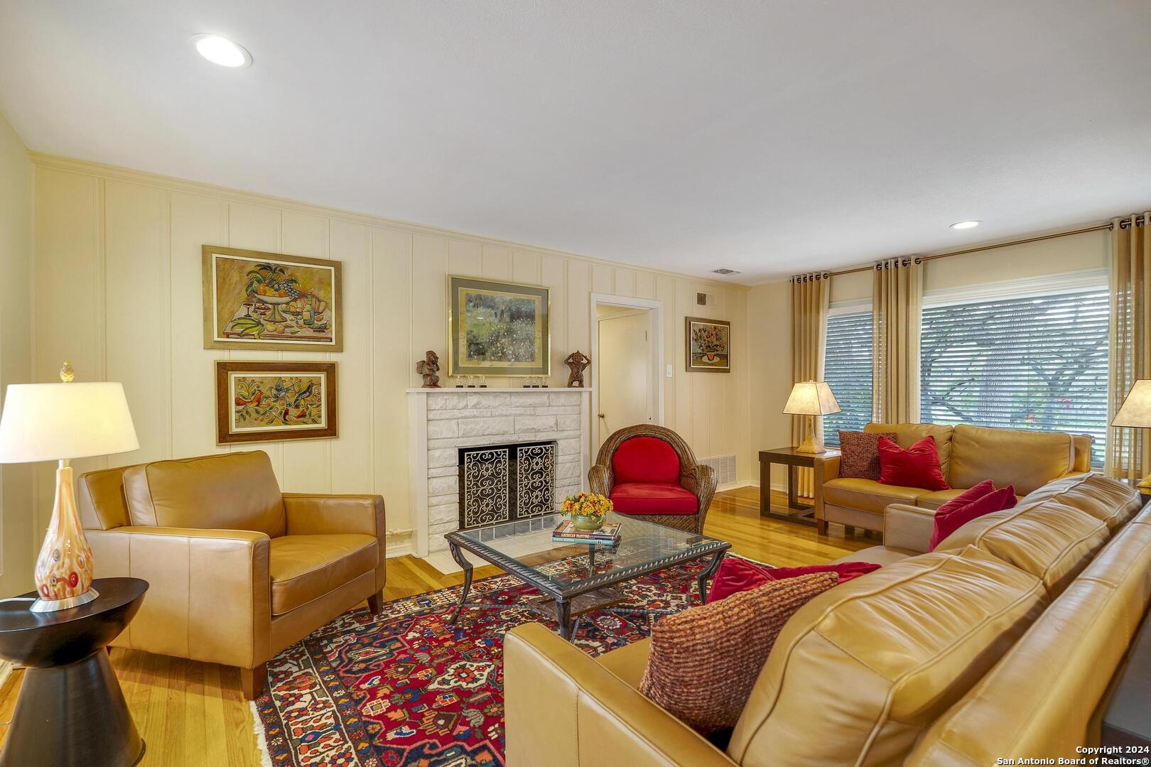 302 ZORNIA DR