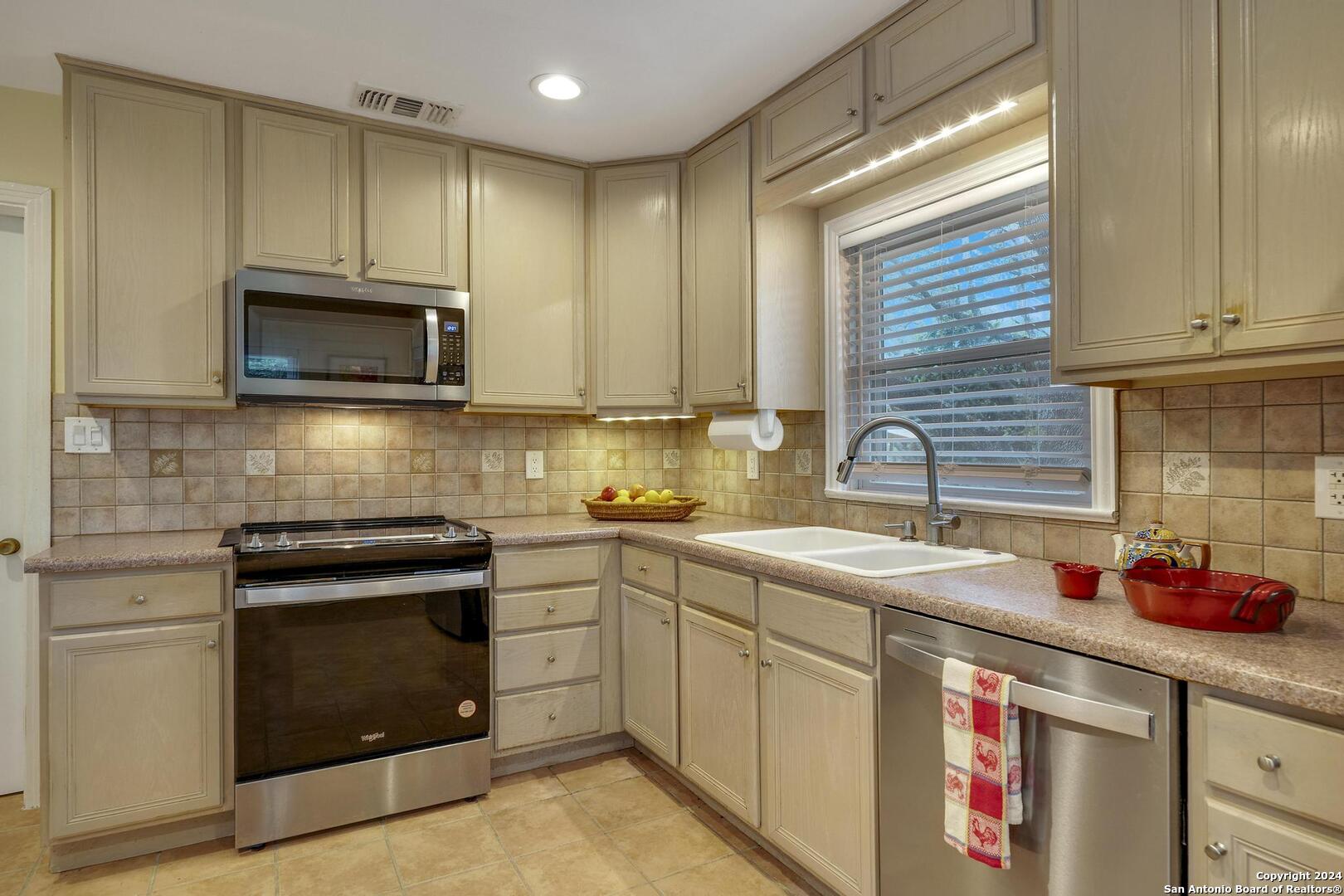 302 ZORNIA DR