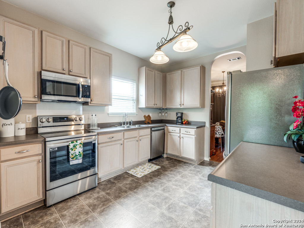 2907 ENCINO WOODS
