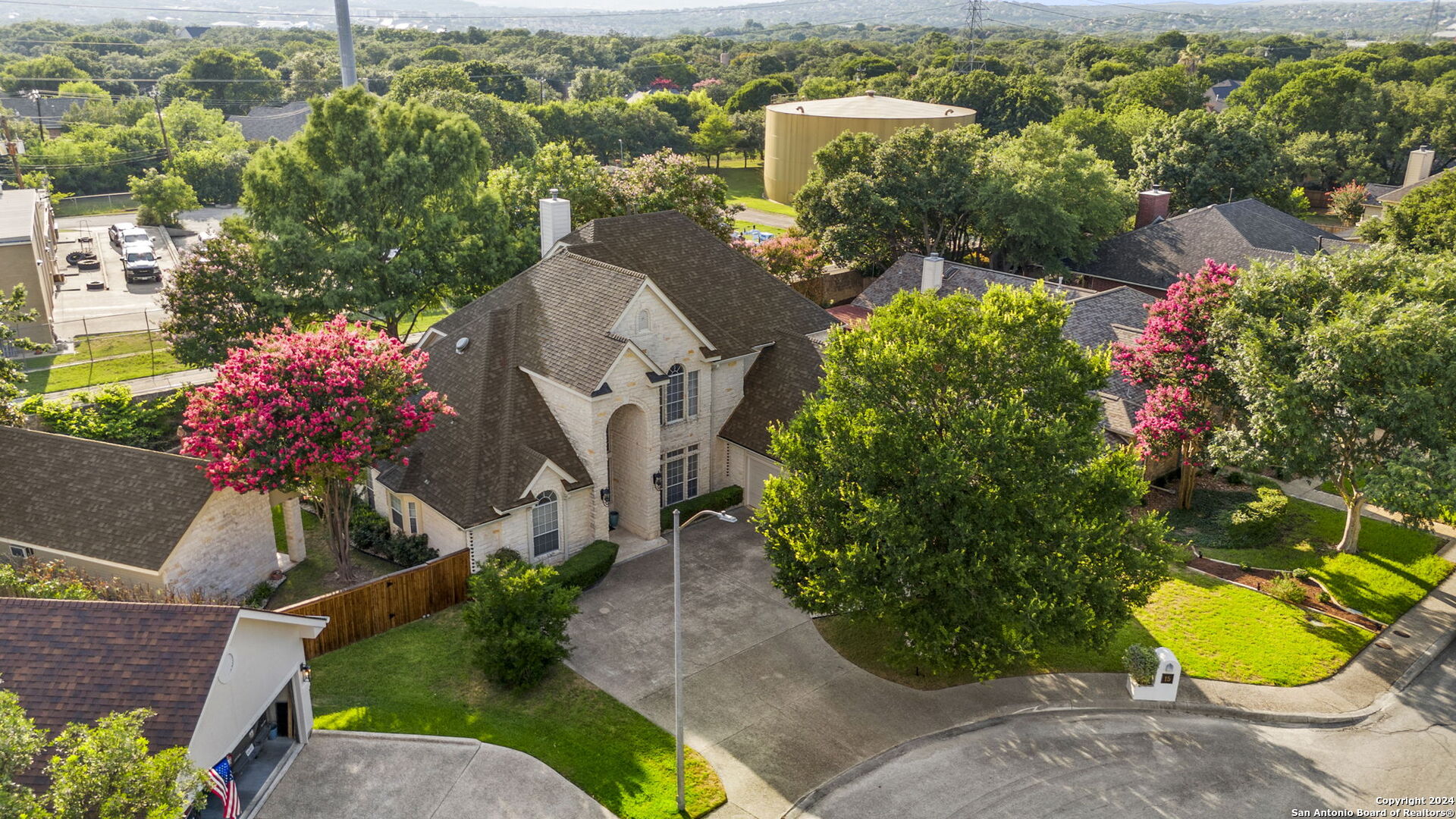 15 INWOOD HEIGHTS DR