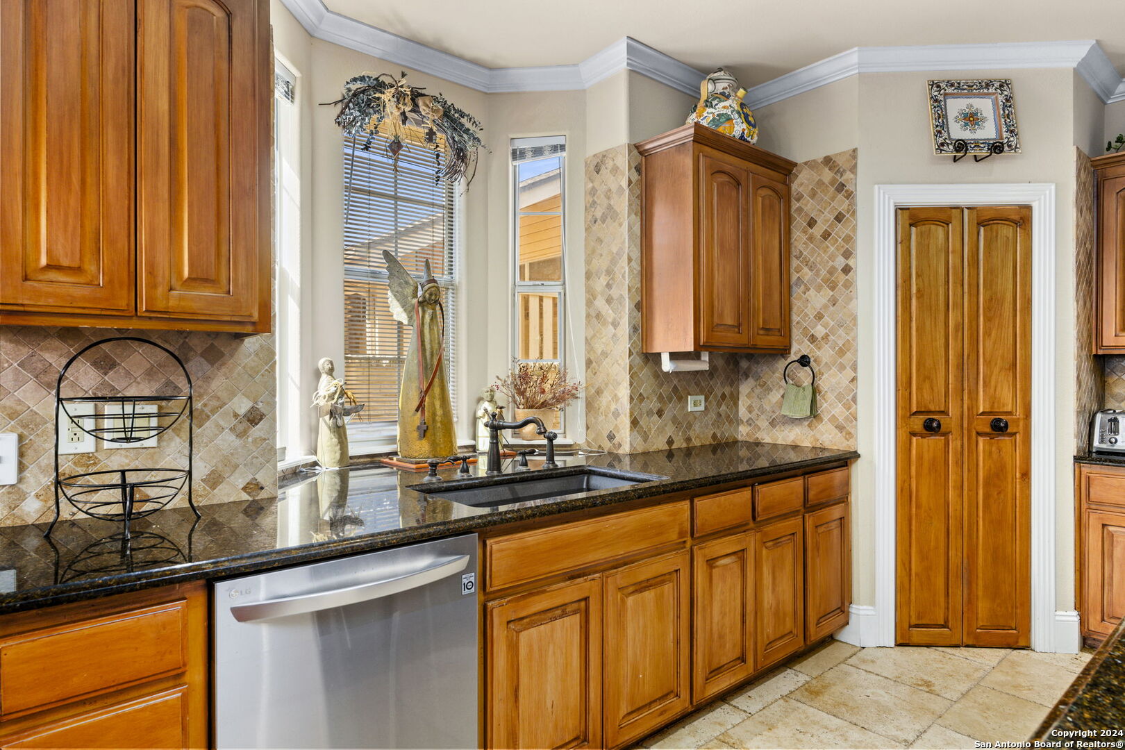 15 INWOOD HEIGHTS DR