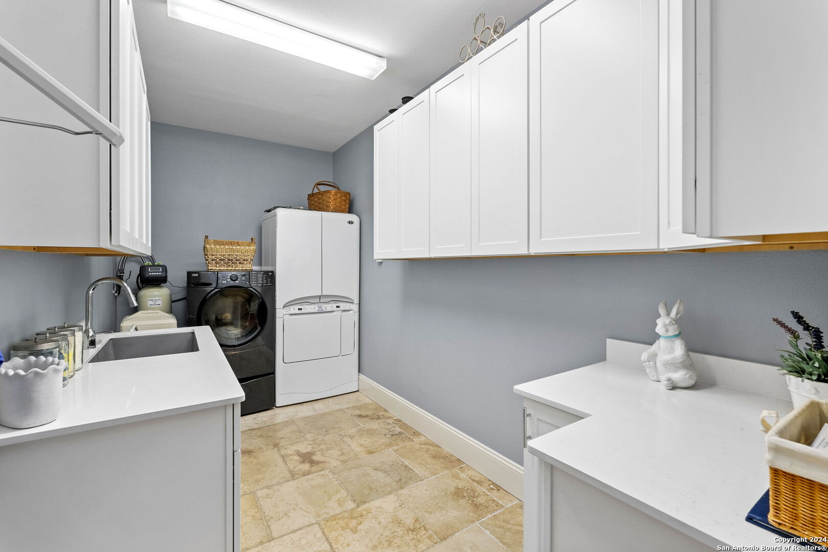 15 INWOOD HEIGHTS DR