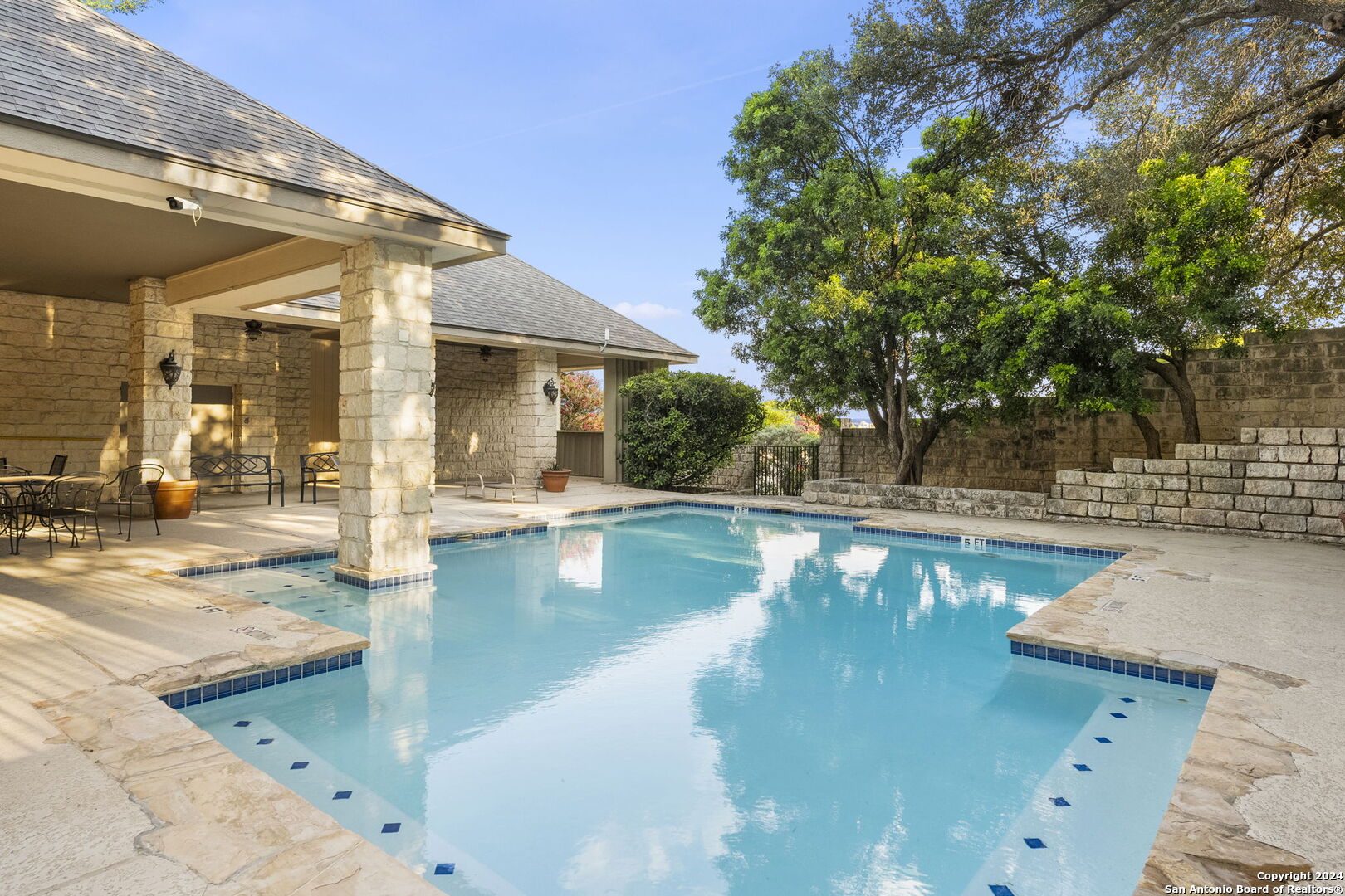 15 INWOOD HEIGHTS DR